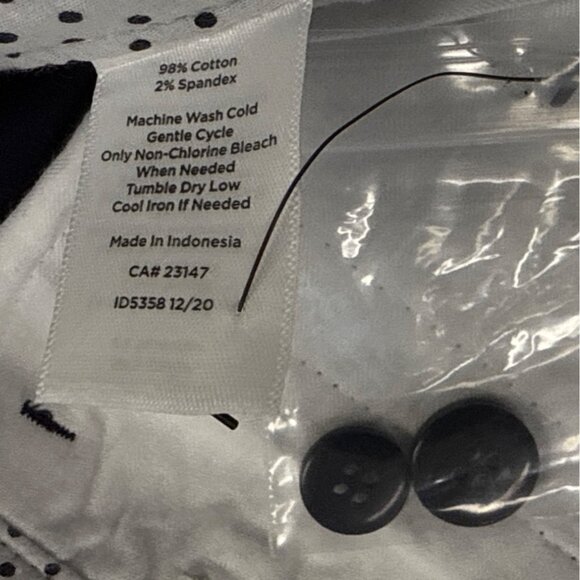 Talbots Womens Navy Cropped Capri Pants With Button Details Sz 10P - New - Picture 9 of 11